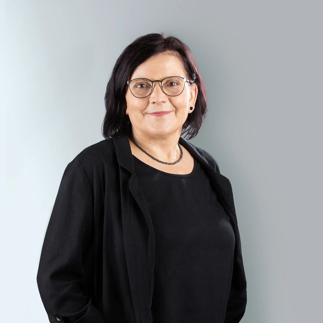 Porträt von Frau Deller, Mitarbeiterin der Geraer Heimbetriebsgesellschaft mbH, freundlich und professionell